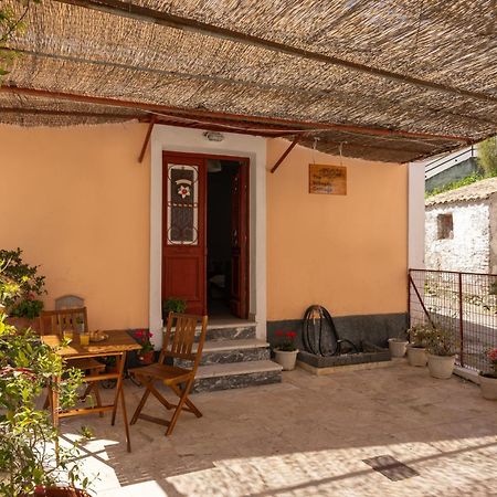 The Village Cottage - Benitses Μπενίτσες Εξωτερικό φωτογραφία